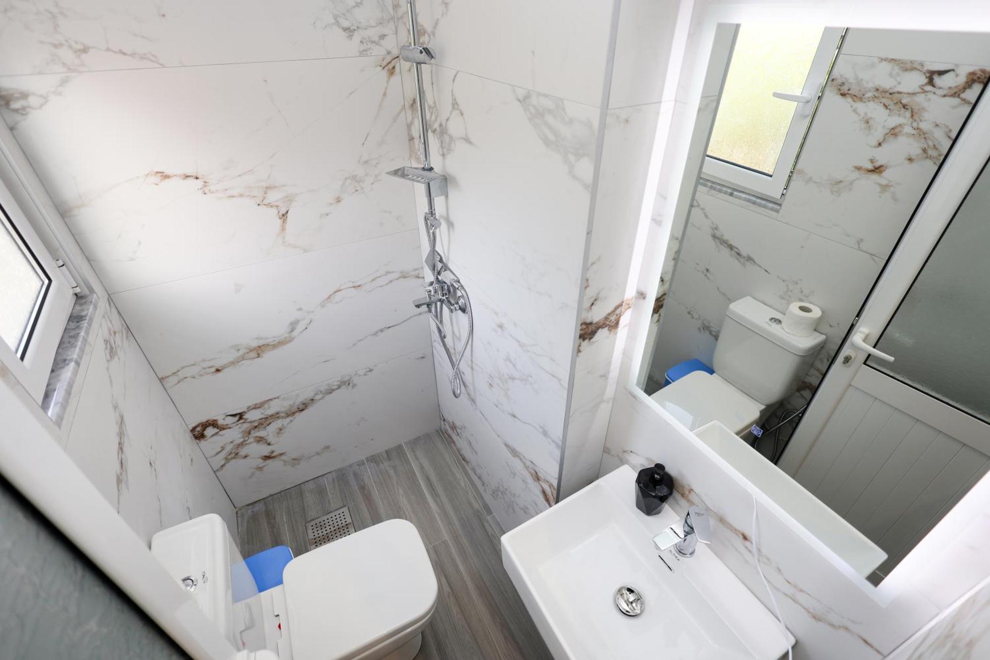 Guesthouse Noke 베라트 외부 사진