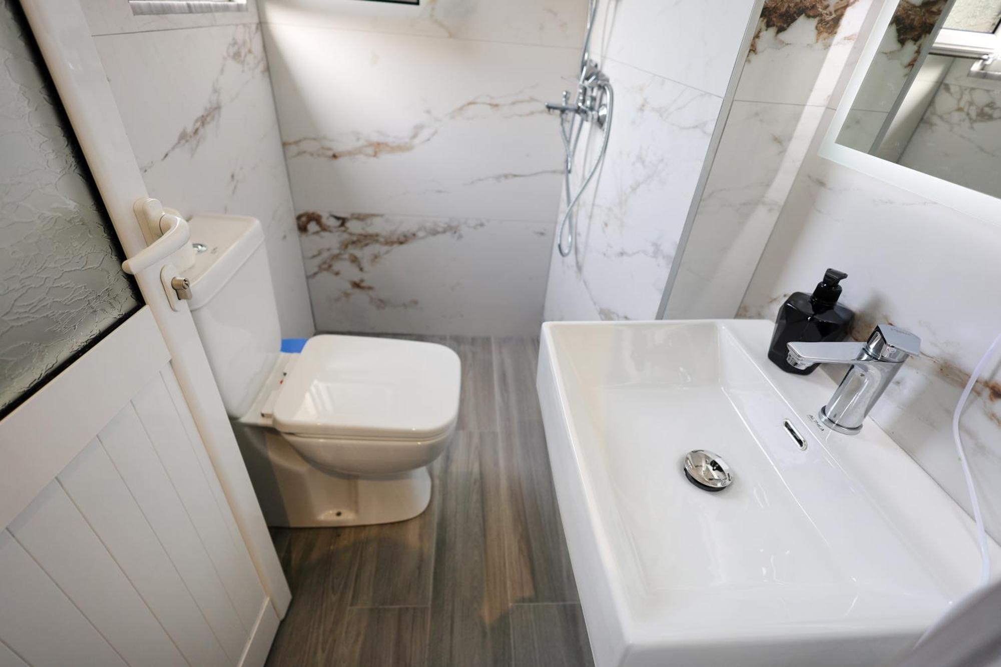 Guesthouse Noke 베라트 외부 사진
